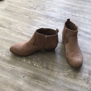 Arizona Jeans Co tan booties